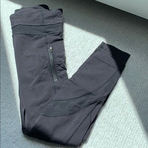 Like new!!! Size 4 cropped running tight w mesh.